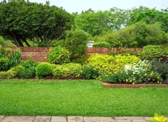 landscaping services Pilot Knob